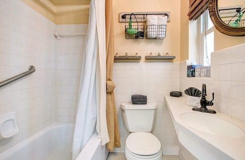 Bay Esplanade Condo | King Suite with bath