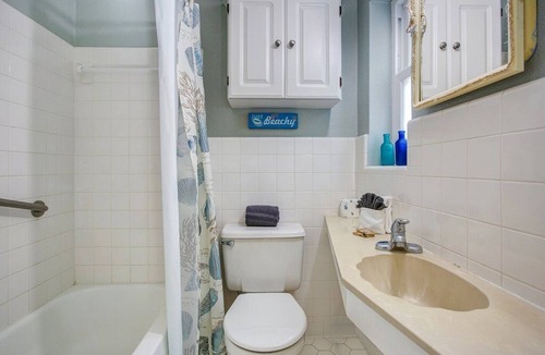 Bay Esplanade Condo | King Suite with bath