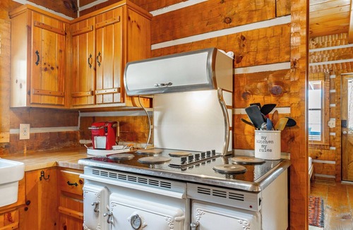 Whiteside Cabin | Kingfisher Cabin-a PMI Scenic City rental