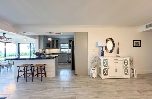Sanibel Condo | Kings Crown 118: Remodeled 3 BR Gulf Front Condo!