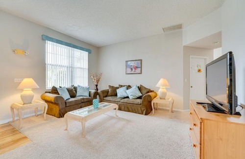 Lindfields House | Kissimmee Vacation Rental about 4 Mi to Disney!