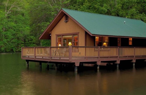 Sautee Nacoochee Cabin | Knott's Landing| 1 BR| Floating Cabin