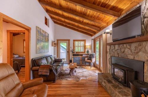 West Jefferson House | Knotty Pine