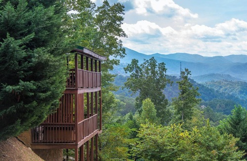 Black Bear Falls Cabin | Komfy Kozy by Jackson Mountain Rentals