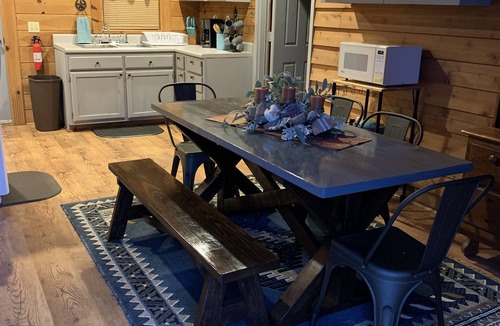 Oneida Cabin | L & L STABLES with Living Quarters
