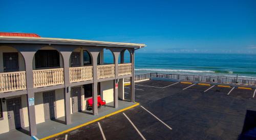 Seabreeze Park Hotel | La Bella Inn - POOL OPEN