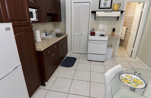Glenvar Heights Cottage | La Finca Miami by SoFla Vacations
