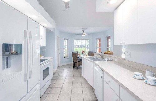 Fort Myers House | La Florida, a spacious 3-bedroom home in SE Cape Coral with a serene freshwater canal view.