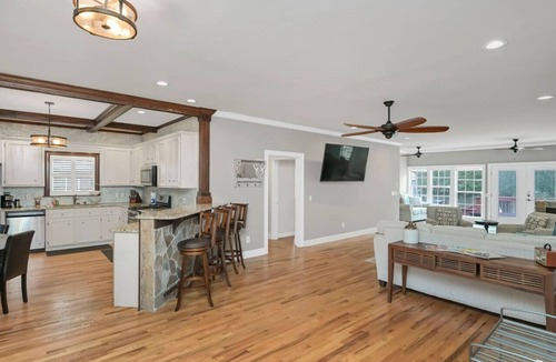 Leesville House | La La Lakehouse | Sleeps 6 on Lake Murray!