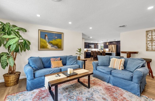 Laurel House | La Niña 5 minutes to Nokomis Beach. Fenced in Yard Pet-Friendly!