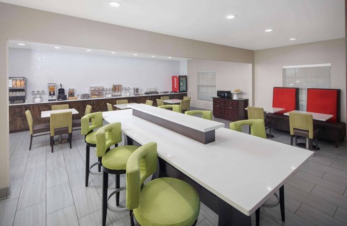 Calhoun Hotel | La Quinta Inn by Wyndham Calhoun South I-75