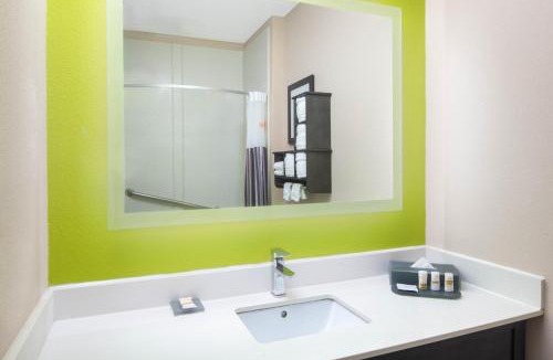 Calhoun Hotel | La Quinta Inn by Wyndham Calhoun South I-75
