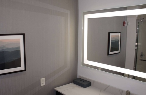 Manchester Hotel | La Quinta Inn & Suites by Wyndham Manchester/Arnold AFB
