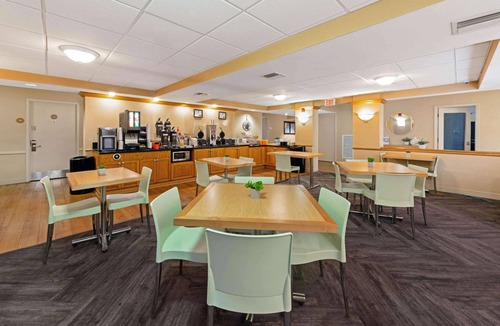 Coral Springs Hotel | La Quinta Inn & Suites by Wyndham Coral Springs South