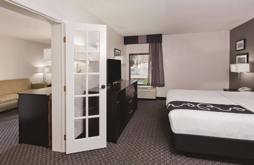 Charleston Hotel | La Quinta Inn & Suites by Wyndham Charleston Riverview