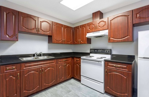Pinecrest West Park Hotel | La Quinta Inn & Suites by Wyndham Tampa Central