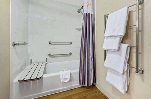 West Palm Beach Hotel | La Quinta Inn & Suites by Wyndham West Palm Beach Airport