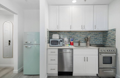 Pass-a-Grille Historic District Apartment | La Tortuga Historic Pass A Grille St Pete Beach 6-9