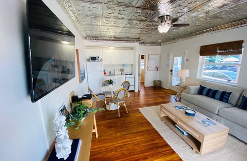 Pass-a-Grille Historic District Apartment | La Tortuga Historic Downtown Pass A Grille St Pete Beach 8