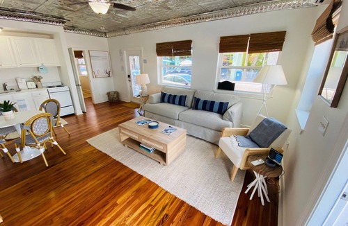 Pass-a-Grille Historic District Apartment | La Tortuga Historic Downtown Pass A Grille St Pete Beach 8