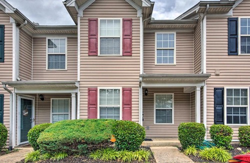 La Vergne House | La Vergne Townhome: 22 Mi to Dtwn Nashville!
