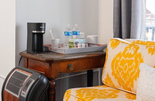 Wears Valley Apartment | Lady Slipper | King Suite for 2 | Wears Valley
