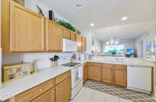Tropical Cove Condo | Lago Lindo at Lexington CC Lake Village