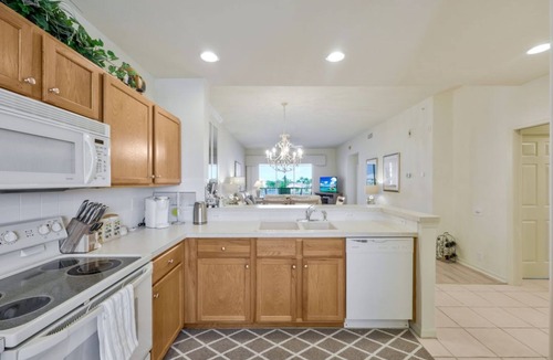Tropical Cove Condo | Lago Lindo at Lexington CC Lake Village