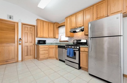 Mystic Island House | LAGOON FRONT BEACH BUNGALOW- SLEEPS 6 FIREPIT. GAME ROOM GAZEBO.