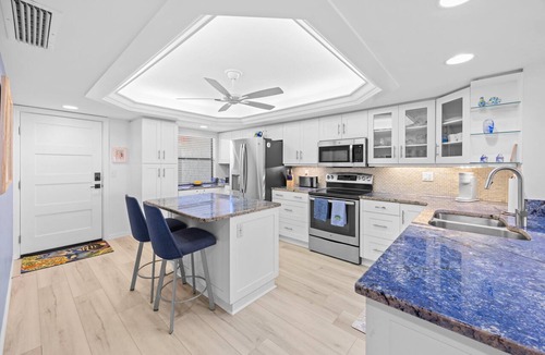Sanibel Condo | Lagoon & Gulf Views, Steps to the Beach, Beautifully Updated Condo