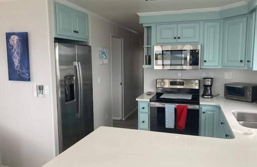 Oak Hill Boat Rental | Lagoon Houseboat