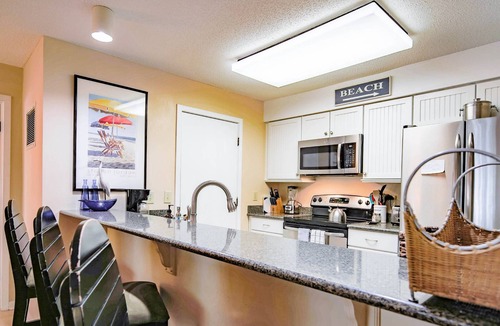 Isle of Palms House | Lagoon Views, Private Balconies, Wildlife, En Suite Bathrooms, Pool & 2 Master Beds. 5 min to beach
