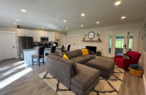 Spring City House | Laid back lake house with huge yard and fire pit. Family/Fisherman paradise!