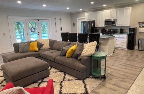 Spring City House | Laid back lake house with huge yard and fire pit. Family/Fisherman paradise!