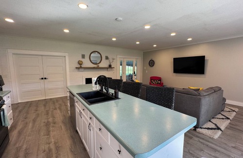 Spring City House | Laid back lake house with huge yard and fire pit. Family/Fisherman paradise!