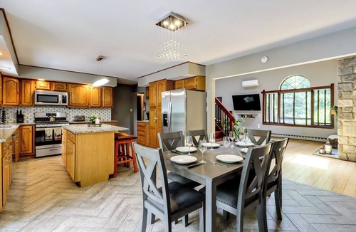 White Haven Cottage | Lake Access & Private Hot Tub at Poconos Home!