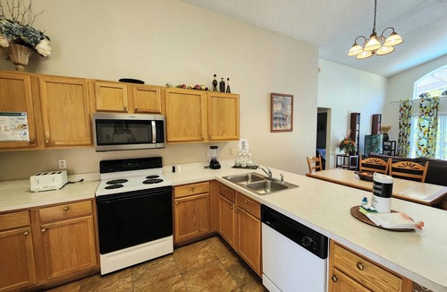 Lake Berkley House | LAKE BERKLEY-(1059LB) - 4BR 3BA Pool Home, 2 Master Suites, gated Resort
