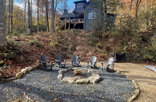 Wiley Cabin | Lake Burton -brand new cabin, paddleboard, kayak, & firepit right on Dicks creek