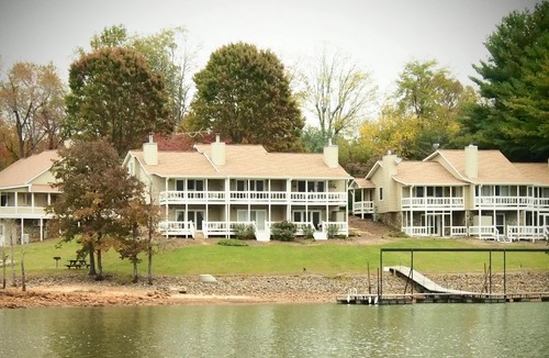 Hiawassee House | Lake Chatuge Waterfront Townhouse - The Perfect Fall 2025 Getaway