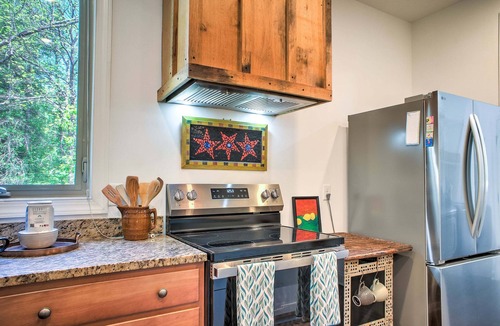 Flat Rock Cottage | Lake Cove Cottage at Highland Lake | 2BR Retreat | Walkable Lake Community