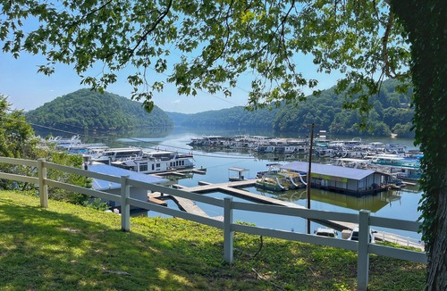 Smithville Cabin | Lake Front Cabin With a Pool and Bar & Grill