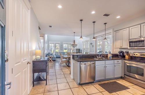Laurel Grove House | LAKE FRONT~Golf Cart, FREE ACTIVITIES~HEATED Pool* & HotTub, Gym