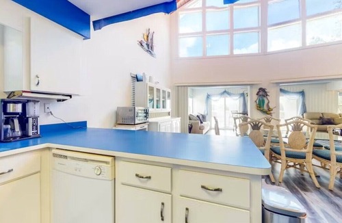 Putnam Hall House | LAKE FRONT PROPERTY WITH BEACH, DOCK AND GAME ROOM, 30 MIN TO GAINSVILLE