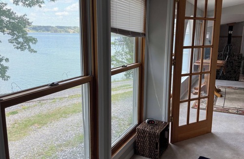 Hickory Cottage | Lake front,quiet location,yet close to all Hickory shopping,parks,hospitals, LRU