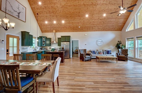 Fair Play Cottage | Lake Hartwell Cottage w/Fire Pit: Near Clemson!