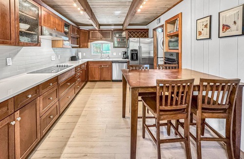 Reed Creek House | Lake Hartwell | Dock + Porch | Sleeps 9