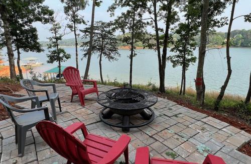 Wilkesboro House | Lake Haven Lodge