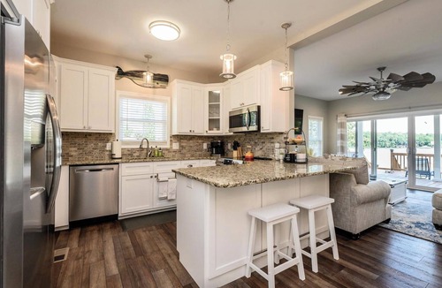 Hickory House | Lake Hickory Retreat: Beautiful 3 bedroom Waterfront home with scenic view!