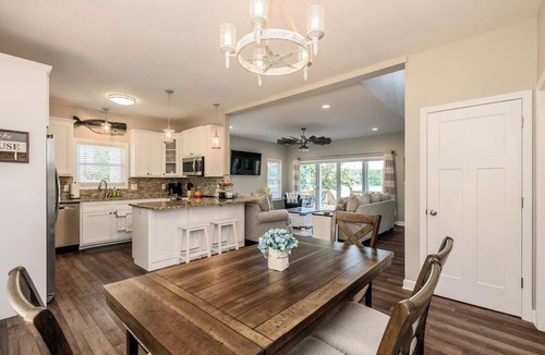 Hickory House | Lake Hickory Retreat: Beautiful 3 bedroom Waterfront home with scenic view!