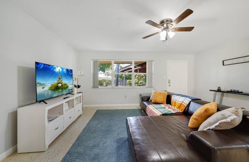 Davie Villa | Lake House 2